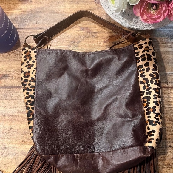 Upcycled Fringe Louis Vuitton - Picture 3 of 3